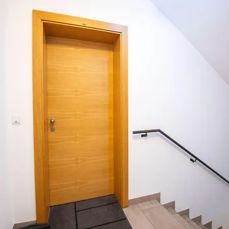 Modern Near Area In Apartamento *