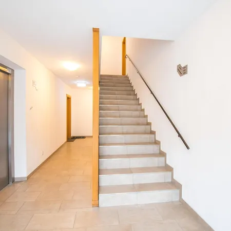 Apartamento Modern Near Area In Brixen im Thale